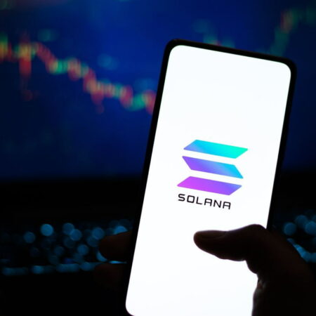 $1 billion leaves Solana market cap in a week; Will SOL crash further?