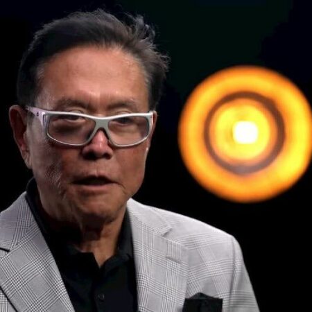 R. Kiyosaki warns ‘giant crash coming’, says Bitcoin to reach $500k by 2025 due to USD mistrust